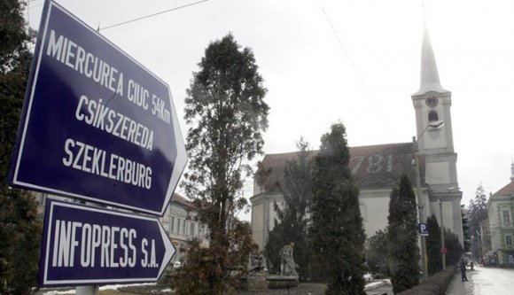 Felvenné a bokszkesztyűt a nyelvi jogokért az RMDSZ