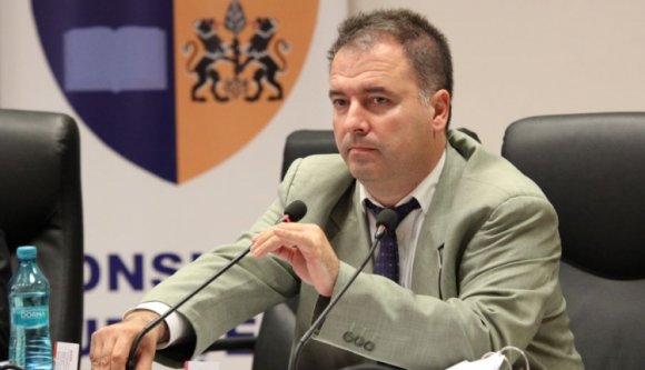 Rettegnek az önkormányzati vezetők a DNA-tól – már aláírni sem mernek