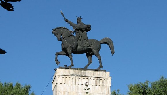 Lónevet kell tudni a román állampolgárság megszerzéséhez