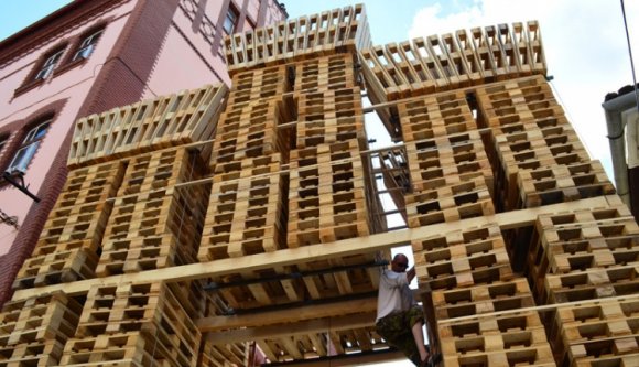 Kolozsvár hagyományos címeréért petícióznak