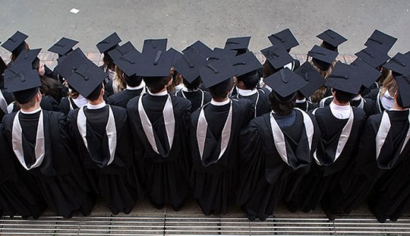 Vizsgadolgozatokat árult egy kolozsvári egyetemi tanár