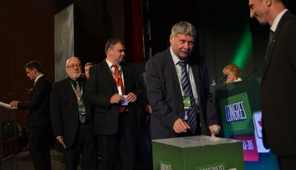 Mindenki nyugodjon le, Verestóy nem száll ki a politikából