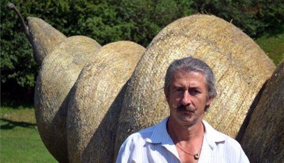 Kolozsvári képzőművész gyalogol Londonba