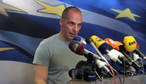 A referendumsiker ellenére lemondott a görög pénzügyminiszter