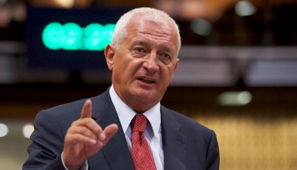 Frunda György félti a pénzét a görög válságtól