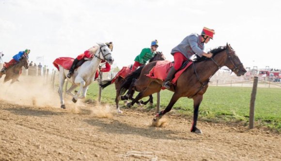 27 település vágtázik idén az Óriáspince-tetőn