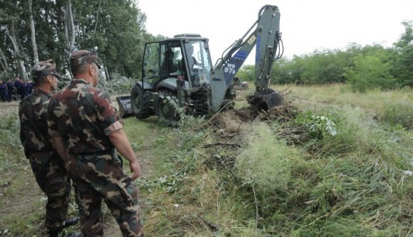 Tényleg épül a kerítés Magyarország déli határán