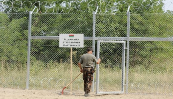 Elkészült a magyar-szerb határzár mintadarabja