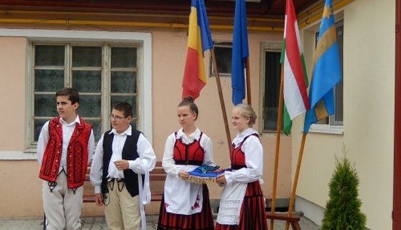 A magyar zászló miatt távoztak Maros román elöljárói egy rendezvényről