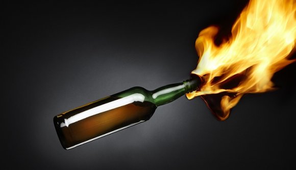 Ezért nem érdemes Molotov-koktélt dobálni mások otthonába