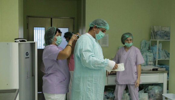 Huszonöt százalékos béremeléssel dobják meg az orvosokat