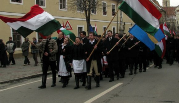 A pénz már nem gátolja a kokárdás maratont