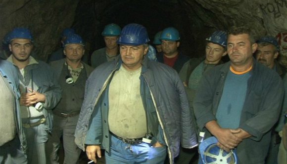 Szokatlan indokkal tüntetnek a rézbányai vájárok
