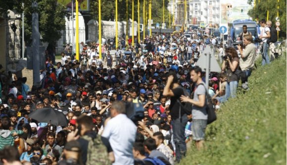 Ez hiányzott: ultrák támadtak a migránsokra