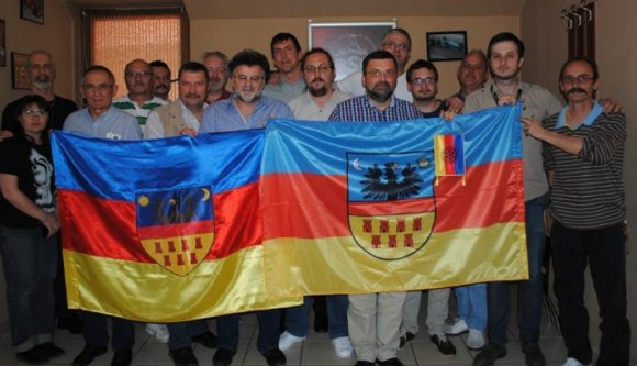 Utcára vonulnak Erdély fővárosában Erdély autonómiájáért
