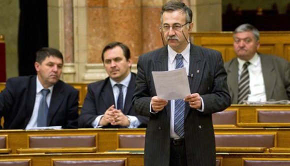 Nem jó ötlet a magyar-román alapszerződés módosítása