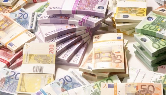 Nem hiszi el, mennyit visznek haza a legjobban kereső romániai bankárok