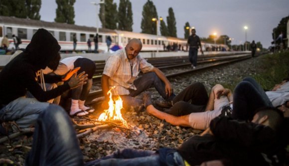 Cigány népviseletben csempészik a közel-keletieket