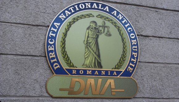Újabb nyakkendős nagykutyákat állított bíróság elé a DNA