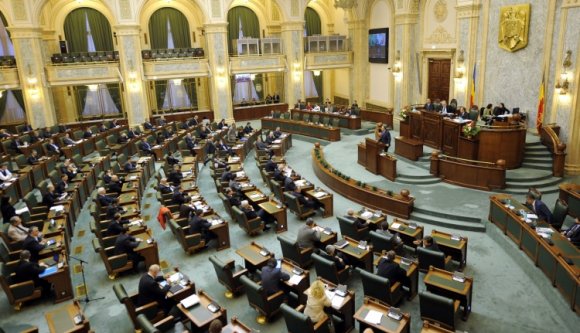 Beszólt a szenátus az EU-nak migránsügyben