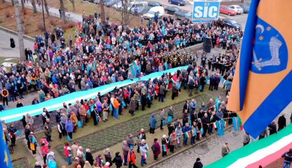 Jogerős: bárki, bárhol, bármikor énekelheti a magyar himnuszt