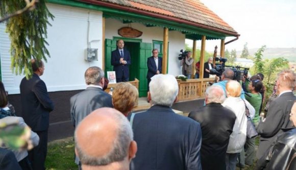 Sütő-emlékházba zarándokolhatunk Pusztakamaráson