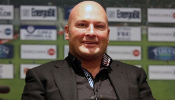 Eladta Pászkány a tévécsatornáit