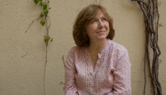Szvetlana Alekszijevics kapta az irodalmi Nobel-díjat