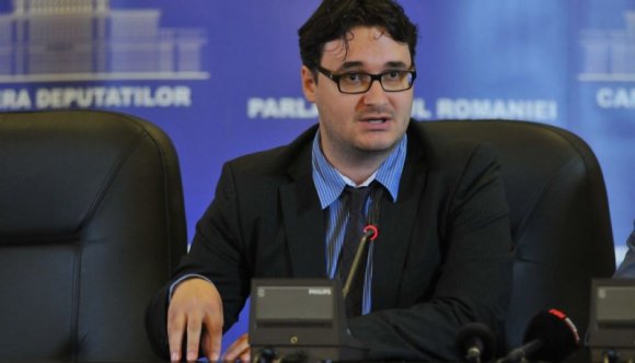 Ha magyarokat véd, az Active Watch is ellenség Dan Tănasă számára