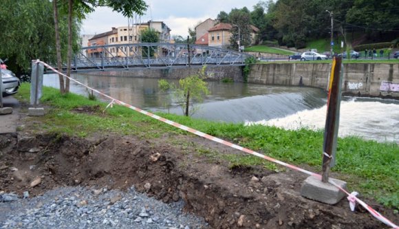 Térdre kényszerítették a civilek Bocot