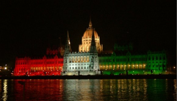 Maszkot cserélt a Fidesz és a Jobbik az Adevărul szerint