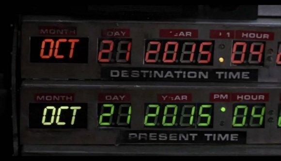 Ma van a Marty McFly-nap, emberek!