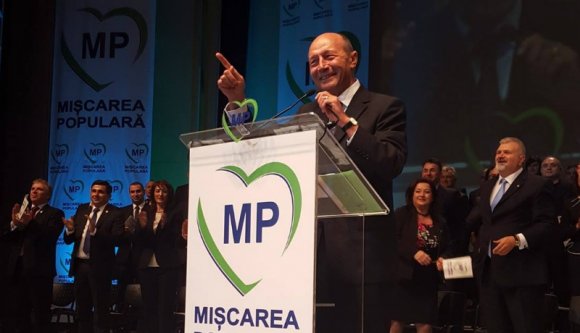 Băsescut pártelnökké választották