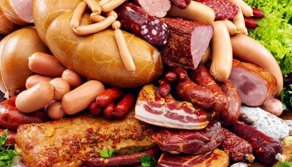 A rettenetes füstölt kolbász, a gyilkos csülök és a vérszomjas dagadó