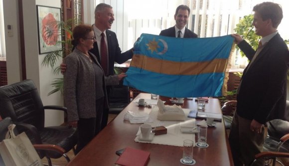 Székely zászlót lobogtatott az amerikai követségi attasé