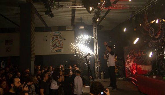 Tragédia Bukarestben: 27 halott, 184 sebesült