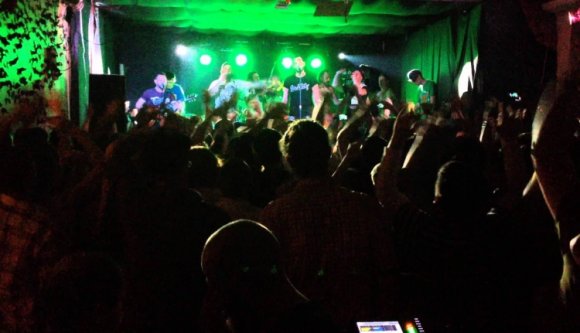 „Biztonsági zár” váradi szórakozóhelyeken a bukaresti klubtragédia miatt