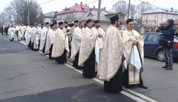 A román ortodox egyház nyakig ül a szarban