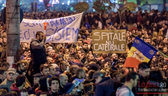 Mit skandáljunk a tüntetéseken?