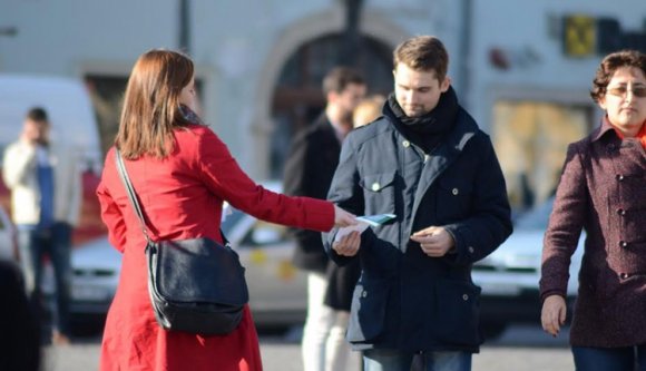 Magyarul tanították a románokat Kolozsvár főterén