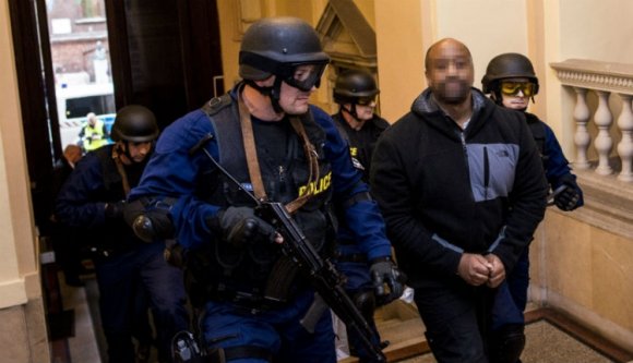 A lefülelt iszlamista hitszónok elégedetlen a magyar börtönkoszttal