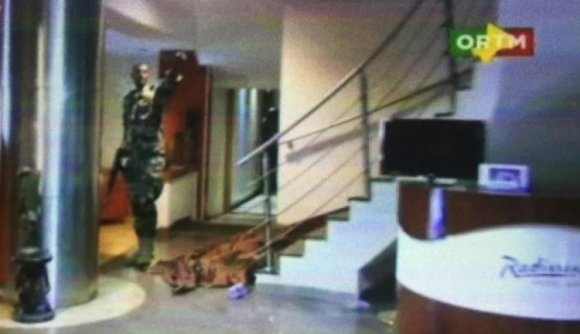 Kiszabadították a túszokat Maliban