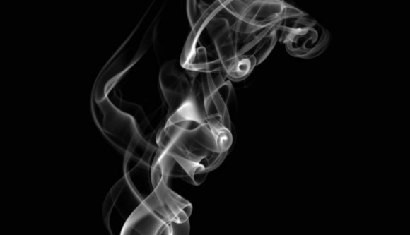 Idén már nem tiltják ki a cigizést a kocsmákból