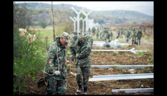 Macedónia metálkerítést épít a görög határra