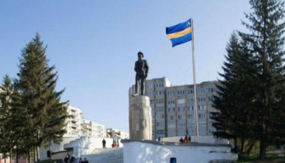 Eltűnt a román trikolór Sepsiszentgyörgyön, székely zászlóra cserélték