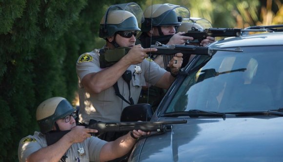 Mészárlás Kaliforniában: 14 halott, 17 sebesült