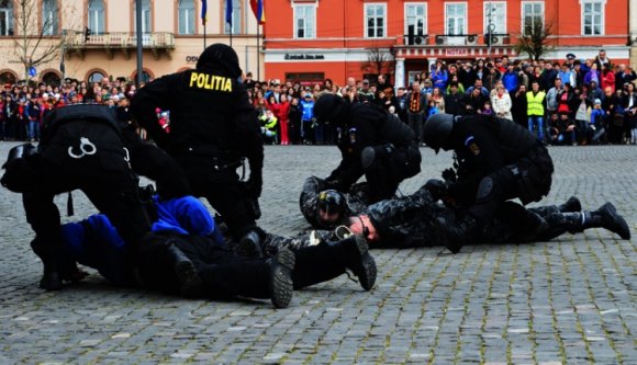 Terrorpornó, izé, promó a Főtéren