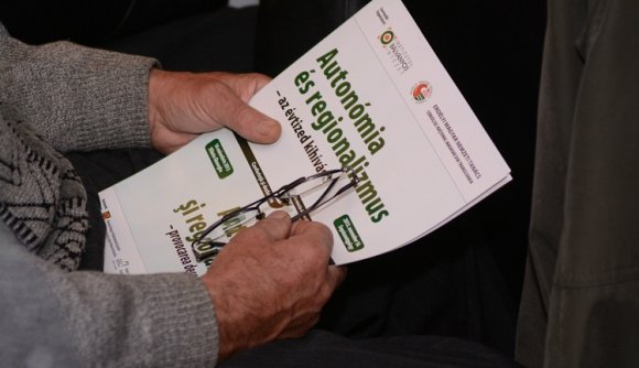 A föderális Romániát osztják magyarok és románok