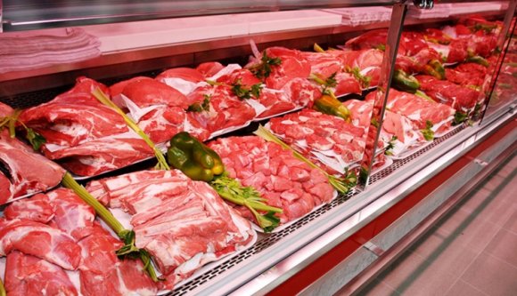 Romlott hússal etetnek a hipermarketek