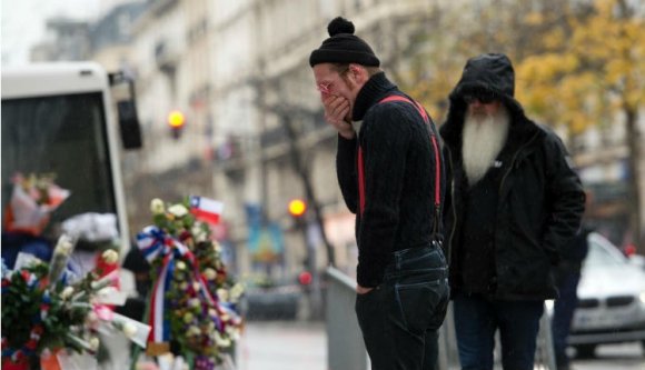 Az Eagles of Death Metal visszatért a mészárlás helyszínére